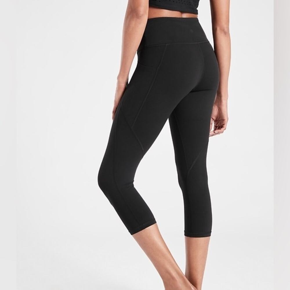 Athleta Salutation Black Mid Rise Cropped Leggings Size XS